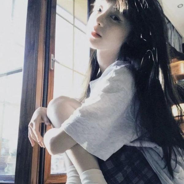 男孩超级白